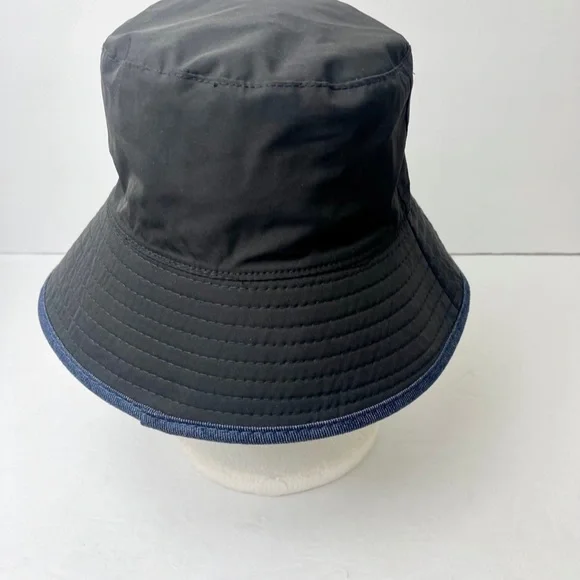 Prada bucket hat - Picture 7 of 8